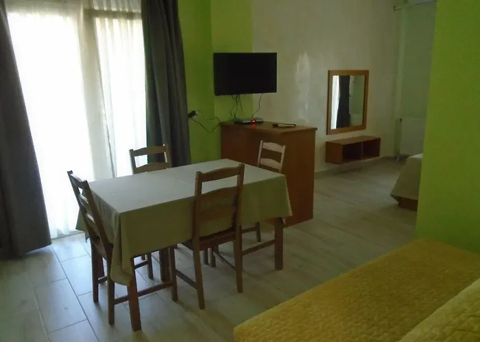 Laida Πανσιόν 4*